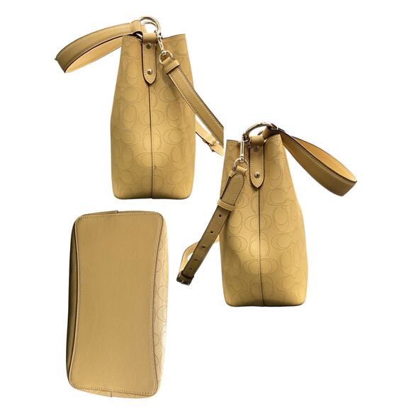 NWOT Coach Town Bucket Bag in Signature Leather in Yellow #1008 - Picture 3 of 4